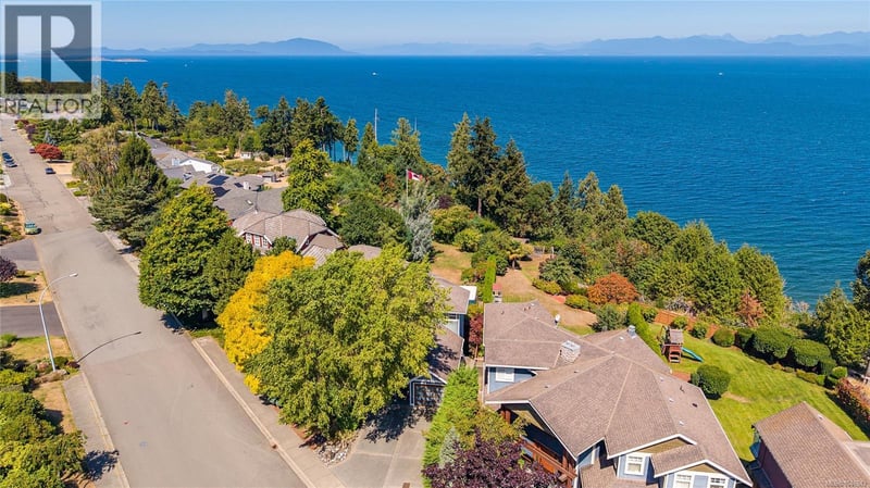 6002 Icarus Drive, Nanaimo, British Columbia, V9V1C8, Nanaimo, British Columbia — photo 1 of 5