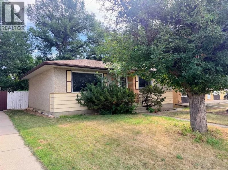 819 8 Street North, Lethbridge, Alberta, T1H1Z2, Lethbridge, Alberta — photo 1 of 5