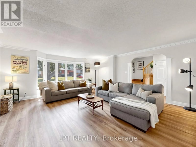70 Roberts Crescent, Brampton (Brampton East), Ontario, L6W1G8, Brampton (Brampton East), Ontario — photo 1 of 5
