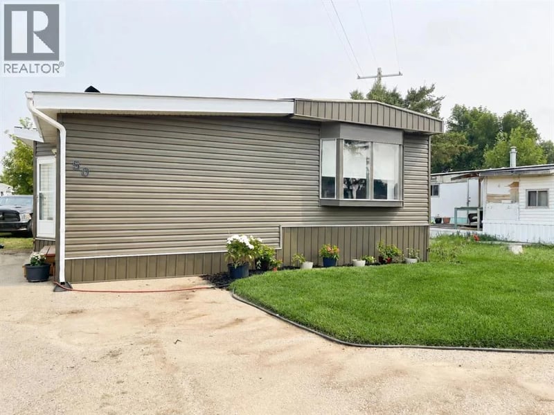 5301 2nd Street, Coalhurst, Alberta, T0L0V0, Coalhurst, Alberta — photo 1 of 5