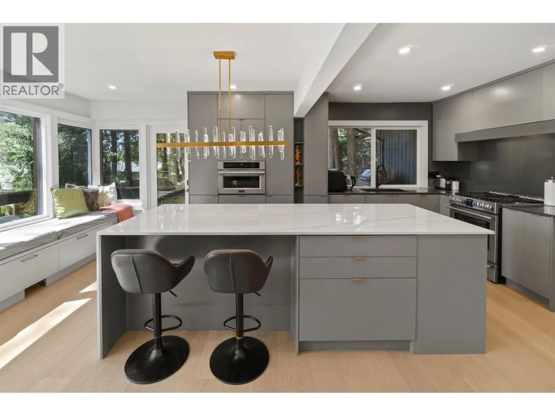 615 KINGS Road, North Vancouver, British Columbia, V7N1J4, North Vancouver, British Columbia — photo 1 of 5