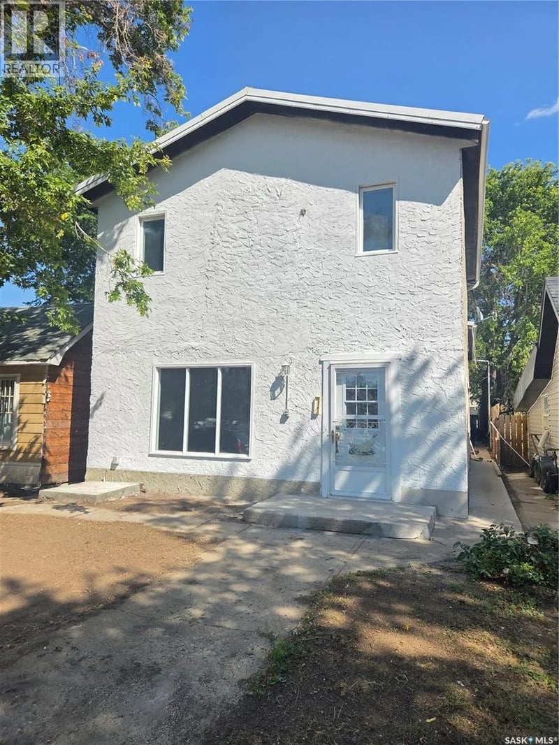 859 Cartier AVENUE, Moose Jaw, Saskatchewan, S6H1L9, Moose Jaw, Saskatchewan — photo 1 of 5