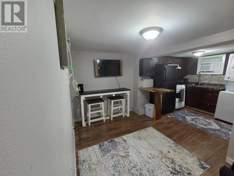 #Basement 44 Beechwood Avenue, Toronto (Rockcliffe-Smythe), Ontario, M2L1J3, Toronto (Rockcliffe-Smythe), Ontario — photo 1 of 5