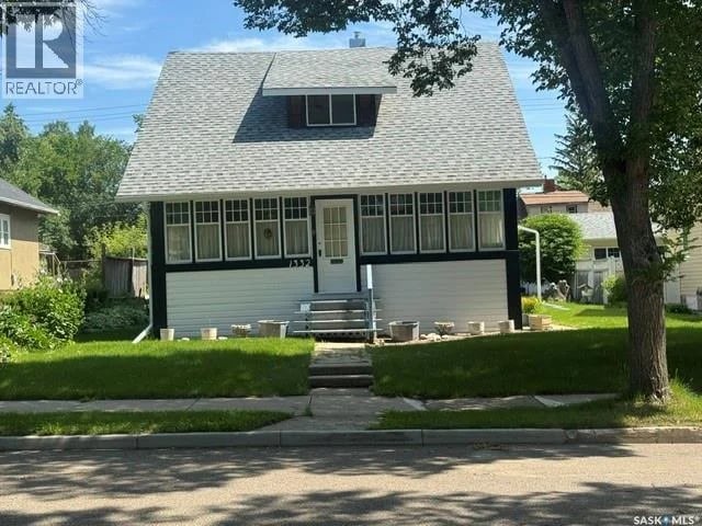 1332 97th STREET, North Battleford, Saskatchewan, S9A0J8, North Battleford, Saskatchewan — photo 1 of 5
