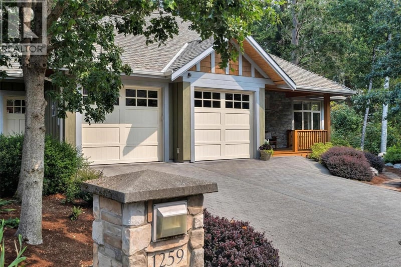 1259 Oceanwood Lane, Saanich, British Columbia, V8X0A4, Saanich, British Columbia — photo 1 of 5