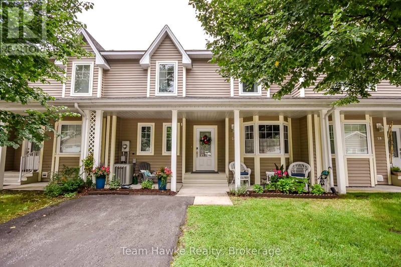 26 Drummond Drive, Penetanguishene, Ontario, L9M0A2, Penetanguishene, Ontario — photo 1 of 5