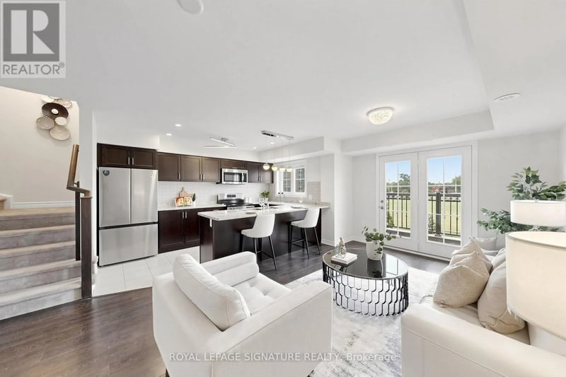 #11 2441 Greenwich Drive, Oakville (WM Westmount), Ontario, L6M0S3, Oakville (WM Westmount), Ontario — photo 1 of 5