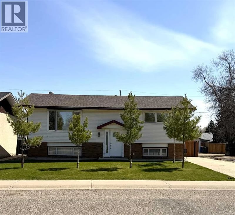 1539 4 Avenue Northeast, Medicine Hat, Alberta, T1A6C2, Medicine Hat, Alberta — photo 1 of 5
