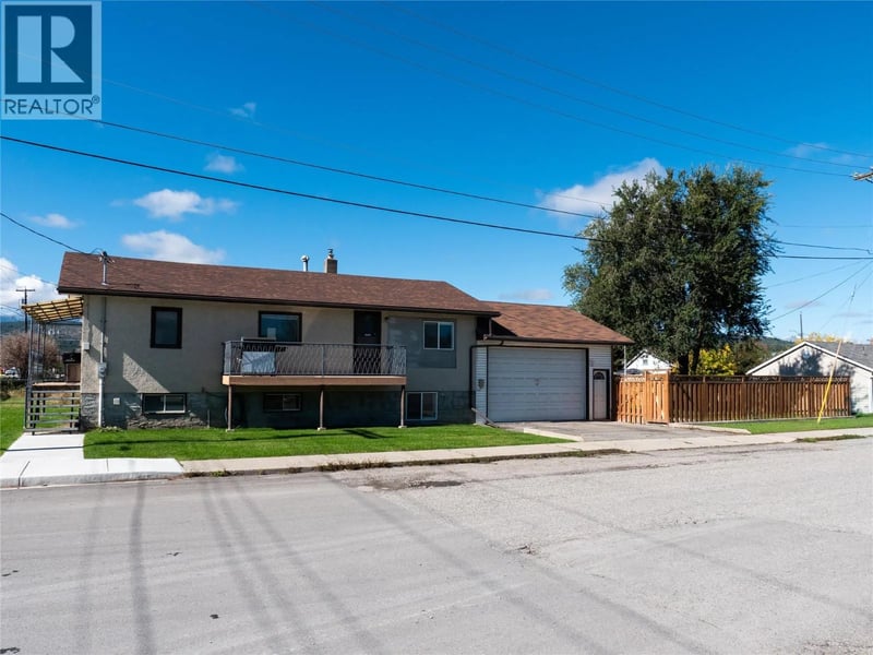 1510 4th Street North, Cranbrook, British Columbia, V1C3L5, Cranbrook, British Columbia — photo 1 of 5