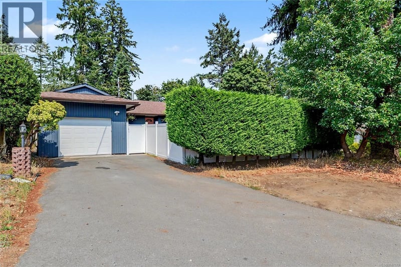 3730 Departure Bay Road, Nanaimo, British Columbia, V9T1C4, Nanaimo, British Columbia — photo 1 of 5