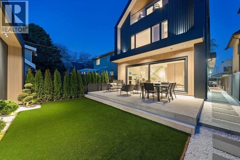 #2 2935 15TH Avenue, Vancouver, British Columbia, V6K3A2, Vancouver, British Columbia — photo 1 of 5