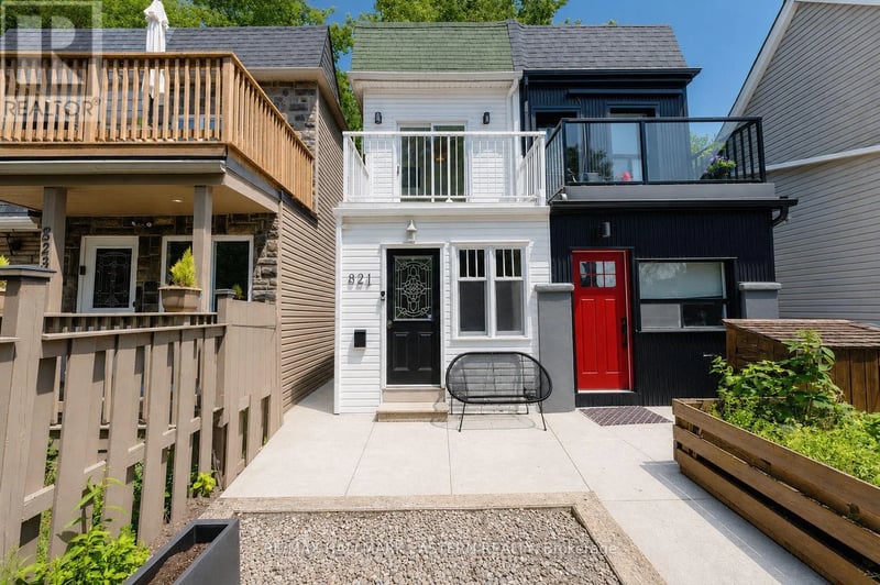821 Craven Road, Toronto (Greenwood-Coxwell), Ontario, M4L2Z7, Toronto (Greenwood-Coxwell), Ontario — photo 1 of 5