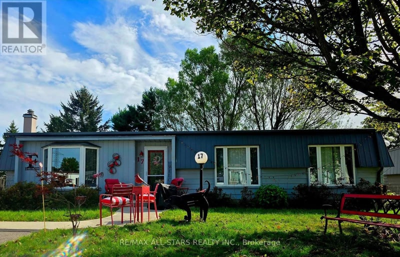 17 Pineridge Court, Clarington (Newcastle), Ontario, L1B1B9, Clarington (Newcastle), Ontario — photo 1 of 5