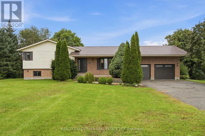 25 Crysler Station Road, North Stormont, Ontario, K0A1R0, North Stormont, Ontario — photo 1 of 5