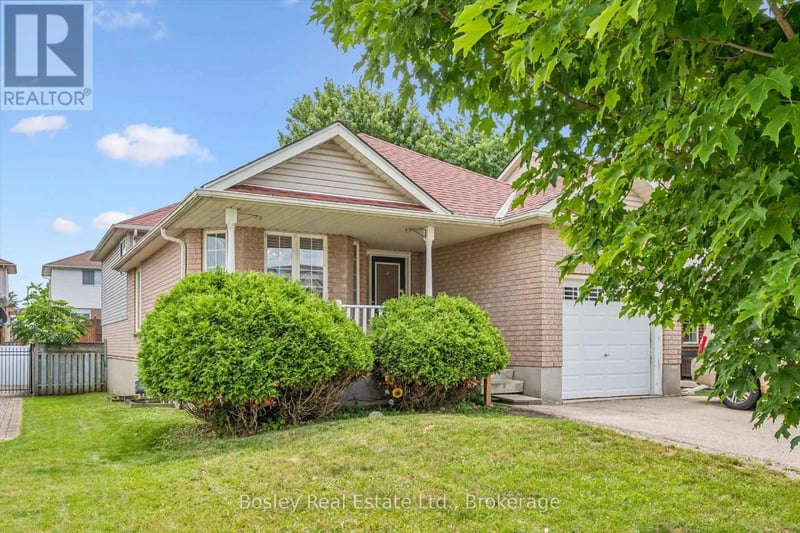4 Hayward Crescent, Guelph (Clairfields/Hanlon Business Park), Ontario, N1G5A5, Guelph (Clairfields/Hanlon Business Park), Ontario — photo 1 of 5