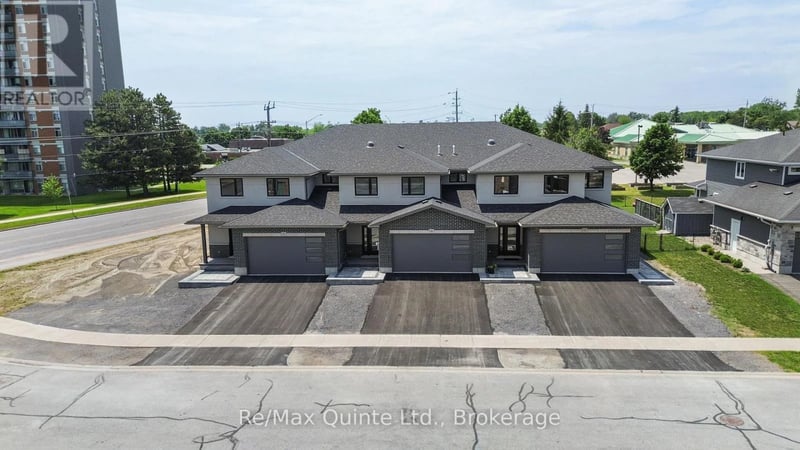 10 Stinson Avenue, Belleville (Belleville Ward), Ontario, K8P5N9, Belleville (Belleville Ward), Ontario — photo 1 of 5
