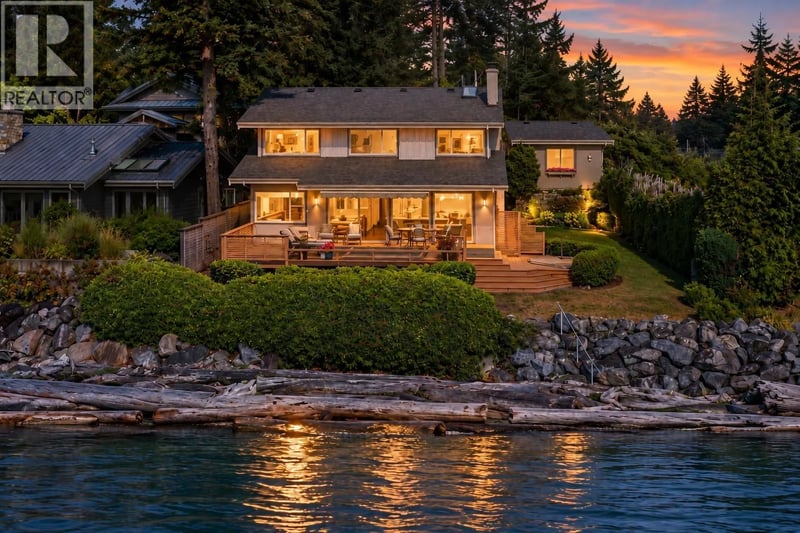 6577 SUNSHINE COAST Highway, Sechelt, British Columbia, V7Z0T1, Sechelt, British Columbia — photo 1 of 5