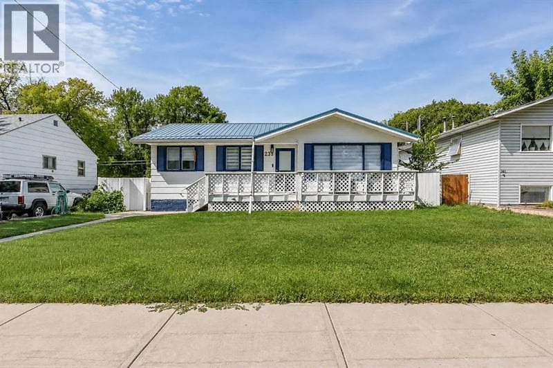 239 2 Street East, Brooks, Alberta, T1R0G8, Brooks, Alberta — photo 1 of 5