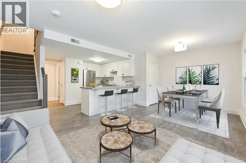 #207 760 LAKESHORE Road East, Mississauga, Ontario, L5E1C7, Mississauga, Ontario — photo 1 of 5