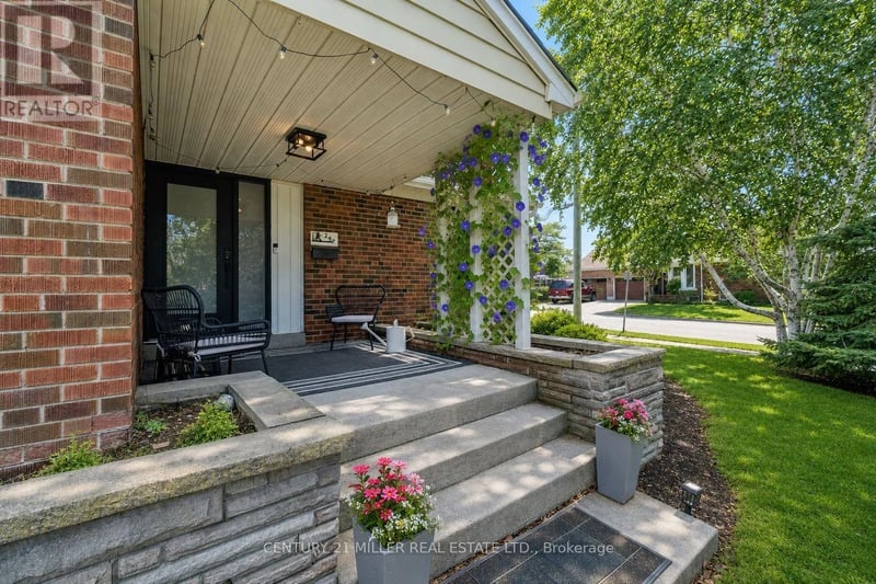 248 Kingsleigh Court, Milton (OM Old Milton), Ontario, L9T1X7, Milton (OM Old Milton), Ontario — photo 1 of 5