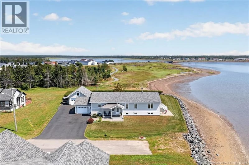 11 rue du Pêcheur Sud, Lamèque, New Brunswick, E8T1L3, Lamèque, New Brunswick — photo 1 of 5