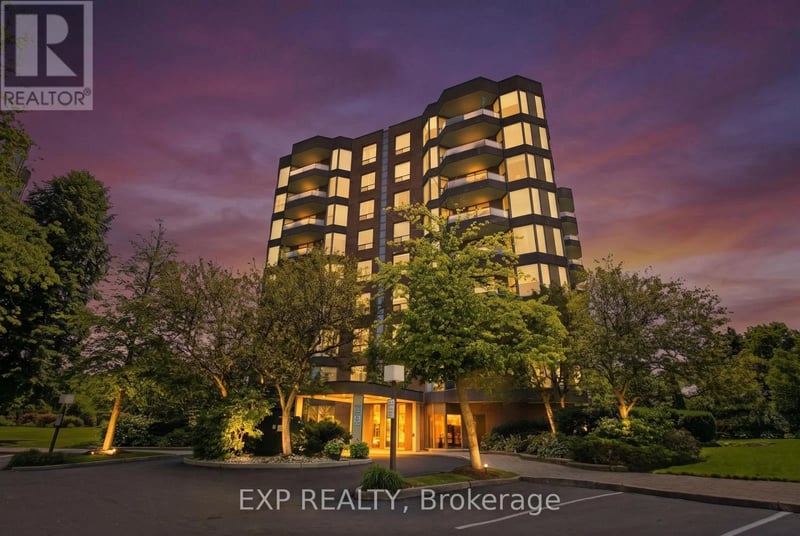 #302 1903 Pilgrims Way, Oakville (GA Glen Abbey), Ontario, L6M2X1, Oakville (GA Glen Abbey), Ontario — photo 1 of 5