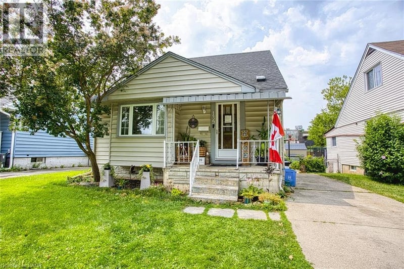139 GLASSCO Avenue North, Hamilton, Ontario, L8H6A1, Hamilton, Ontario — photo 1 of 5