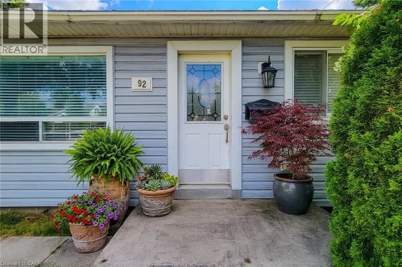 92 MUNN Street, Hamilton, Ontario, L8V1K3, Hamilton, Ontario — photo 1 of 5