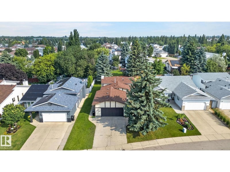 3722 34A AV NW NW, Edmonton, Alberta, T6L4Z2, Edmonton, Alberta — photo 1 of 5