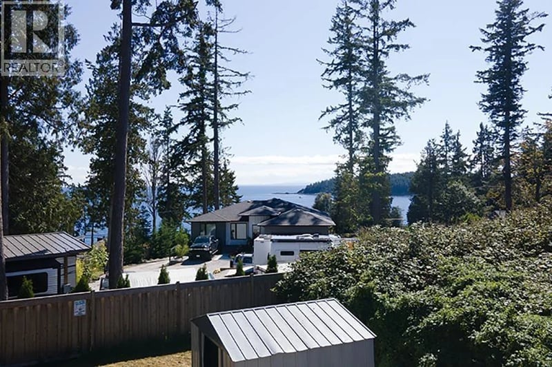 6173 BLIGH Road, Sechelt, British Columbia, V7Z0M1, Sechelt, British Columbia — photo 1 of 5