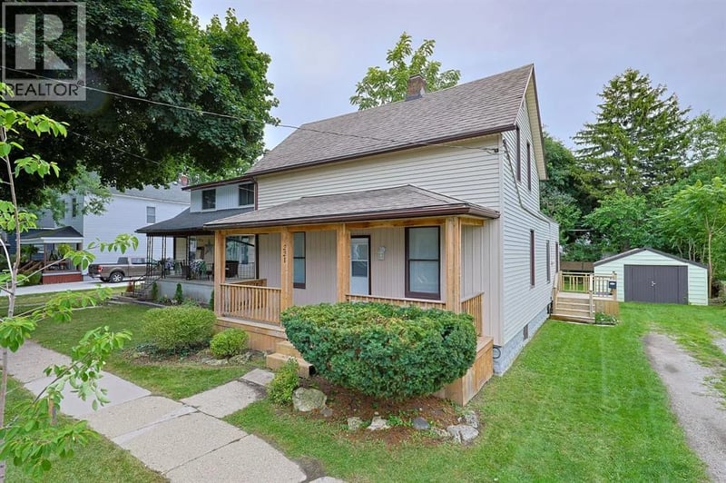 221 Bright Street, Sarnia, Ontario, N7T4E9, Sarnia, Ontario — photo 1 of 5