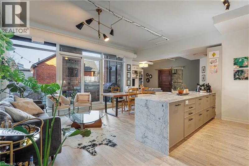 #208 152 ANNETTE Street, Toronto, Ontario, M6P1P4, Toronto, Ontario — photo 1 of 5