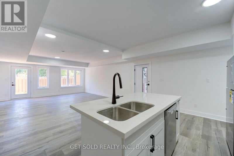 #7 6701 Thorold Stone Road, Niagara Falls (Stamford), Ontario, L2J1B3, Niagara Falls (Stamford), Ontario — photo 1 of 5