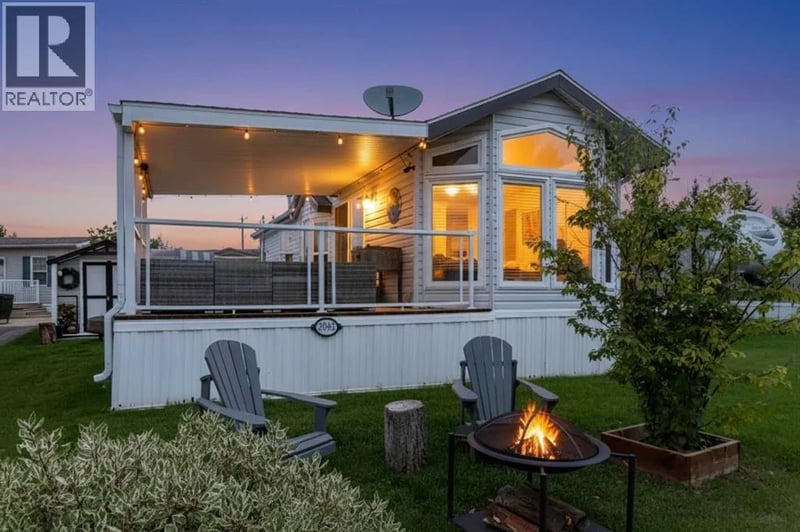 25054 South Pine Lake Road, Rural Red Deer County, Alberta, T0M1R0, Rural Red Deer County, Alberta — photo 1 of 5