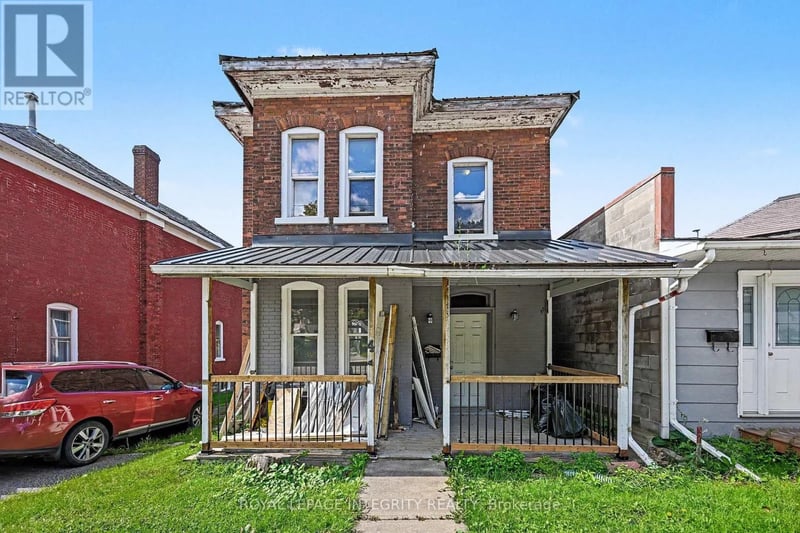 42 Elmsley Street South, Smiths Falls, Ontario, K7A3P6, Smiths Falls, Ontario — photo 1 of 5