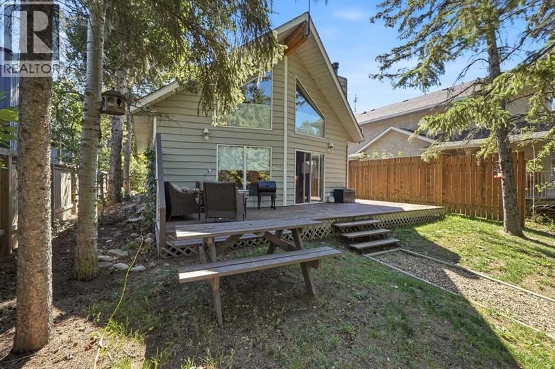 91 Oliver Avenue, Gull Lake, Alberta, T4L2N1, Gull Lake, Alberta — photo 1 of 5
