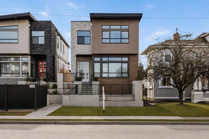 46070 FIRST Avenue, Chilliwack, British Columbia, V2P1W1, Chilliwack, British Columbia — photo 1 of 5