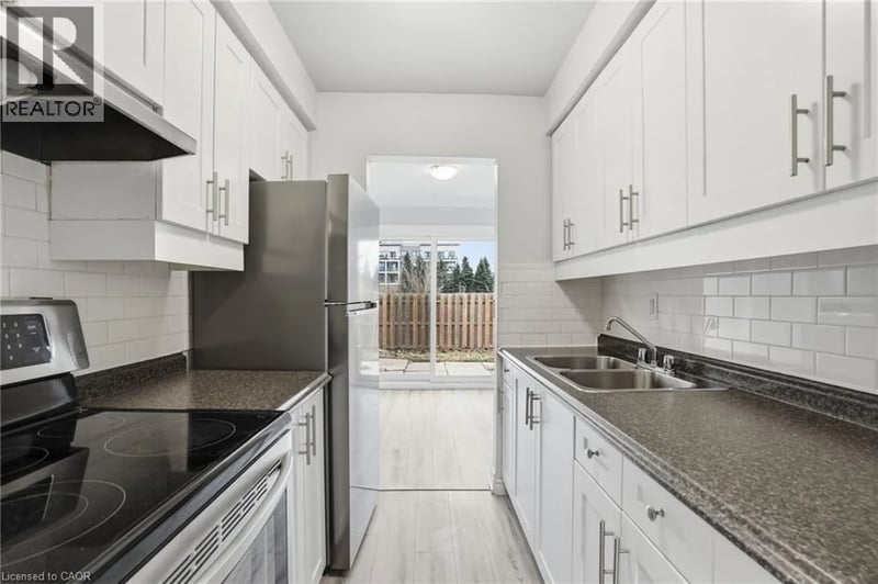 #7 125 LIMERIDGE Road West, Hamilton, Ontario, L9C2V3, Hamilton, Ontario — photo 1 of 5