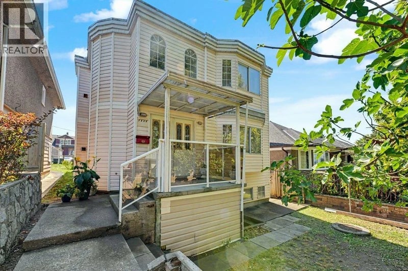 3630 CAMBRIDGE Street, Vancouver, British Columbia, V5K1M6, Vancouver, British Columbia — photo 1 of 5