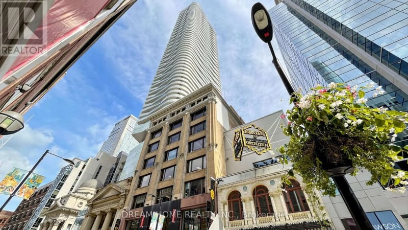#1701 197 YONGE ST Street, Toronto (Church-Yonge Corridor), Ontario, M5B0C1, Toronto (Church-Yonge Corridor), Ontario — photo 1 of 5
