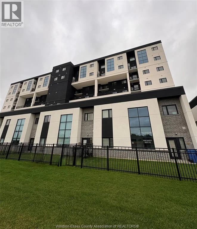 #601 4400 LAURIER, LaSalle, Ontario, N9H0R1, LaSalle, Ontario — photo 1 of 5