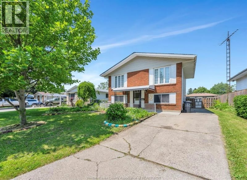 10670 LAMBETH Road, Windsor, Ontario, N8R1C9, Windsor, Ontario — photo 1 of 5