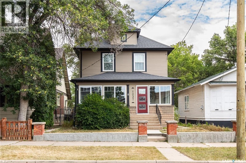 1037 Chestnut AVENUE, Moose Jaw, Saskatchewan, S6H1A5, Moose Jaw, Saskatchewan — photo 1 of 5