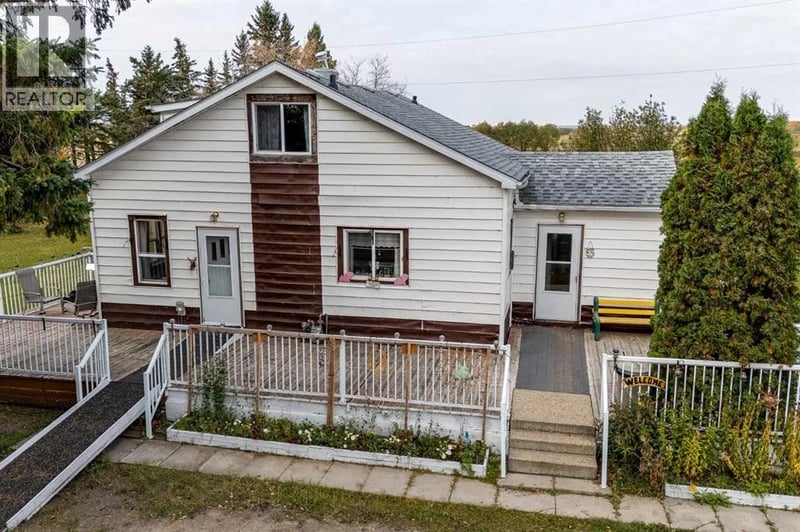 2114 Township Road 372, Rural Red Deer County, Alberta, T4G0M9, Rural Red Deer County, Alberta — photo 1 of 5