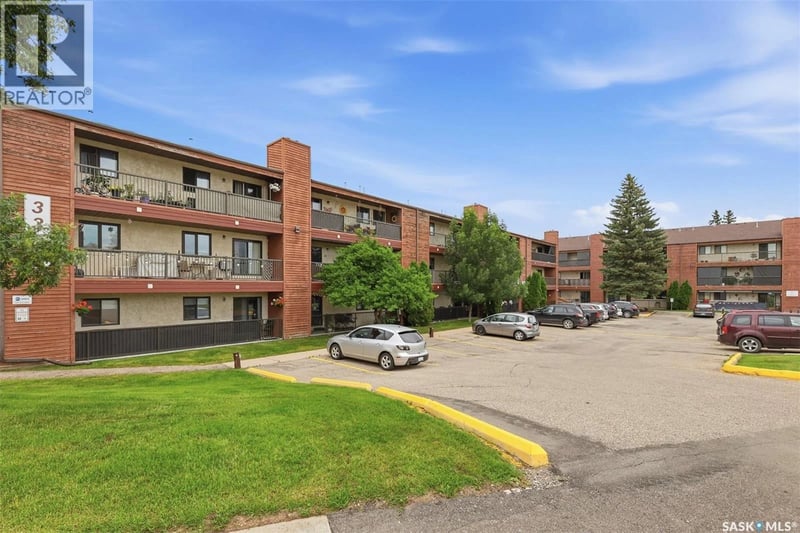 310C 3302 33rd STREET W, Saskatoon, Saskatchewan, S7L6C9, Saskatoon, Saskatchewan — photo 1 of 5