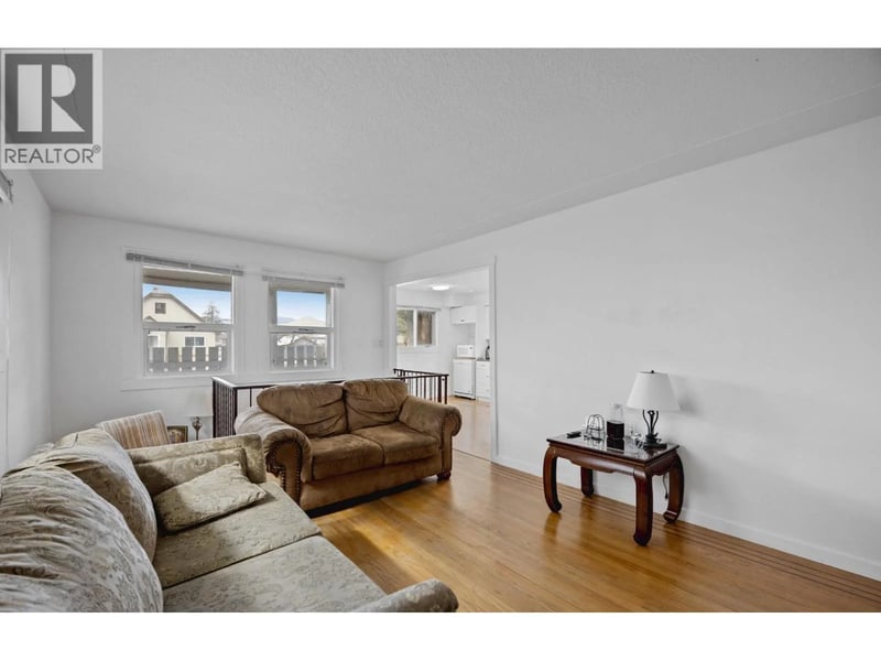 293 Poplar Street, Kamloops, British Columbia, V2B4B9, Kamloops, British Columbia — photo 1 of 5
