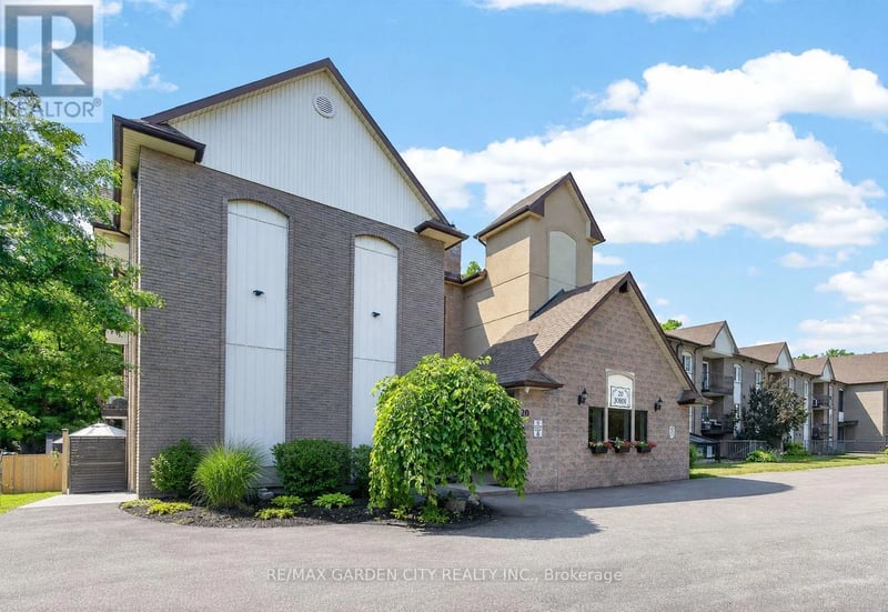 #205 20 JOHN Street, Grimsby (Grimsby East), Ontario, L3M1X5, Grimsby (Grimsby East), Ontario — photo 1 of 5