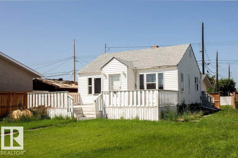 7812 128 AV NW, Edmonton, Alberta, T5C1T7, Edmonton, Alberta — photo 1 of 5