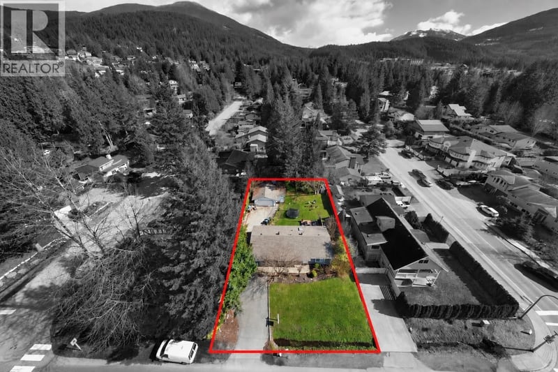 40410 PERTH Drive, Squamish, British Columbia, V0N1T0, Squamish, British Columbia — photo 1 of 5