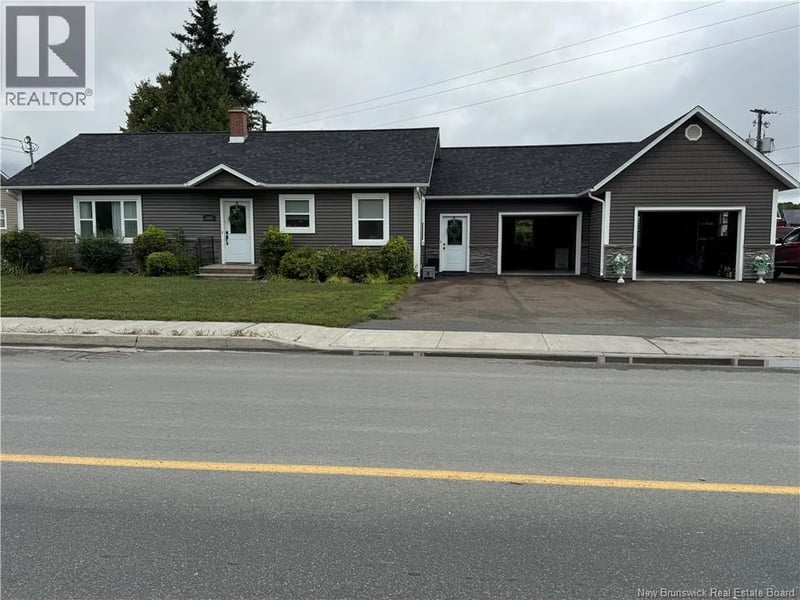 164 Houlton St, Woodstock, New Brunswick, E7M1Z1, Woodstock, New Brunswick — photo 1 of 5